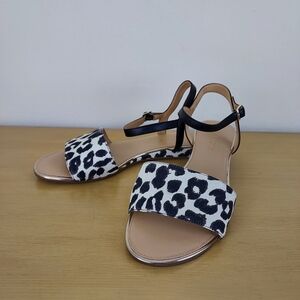 Talbots Brown Animal Print Ankle Adjustable Strap Size 9M Open Toe Flat Sandals